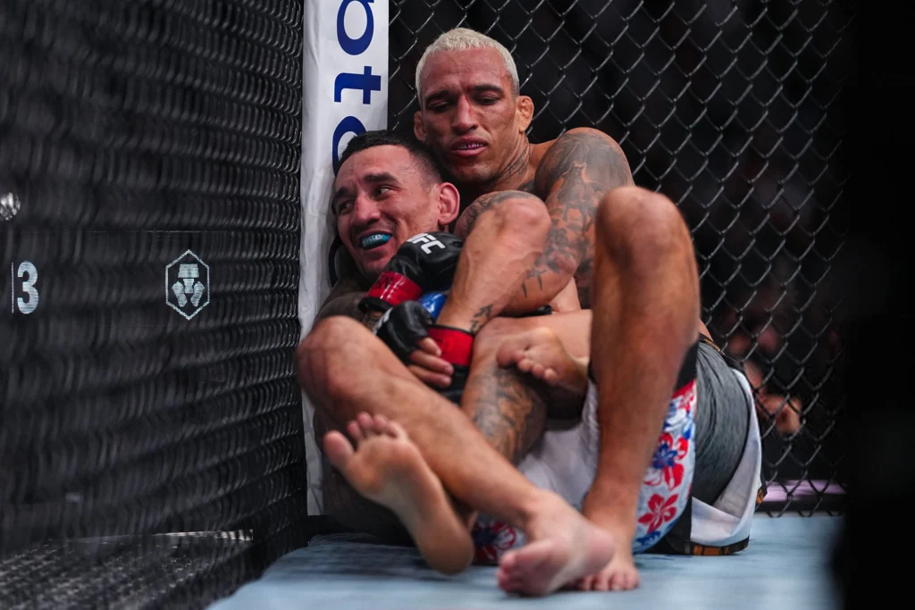 Charles Oliveira, Max Holloway